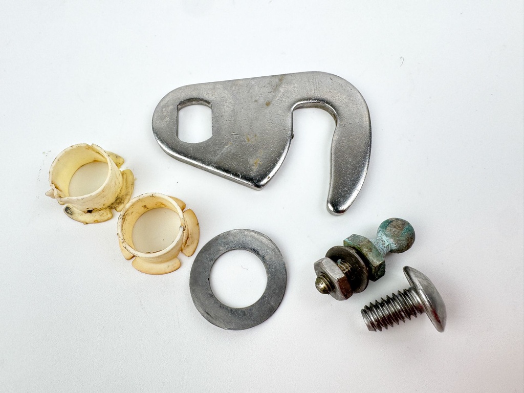 2015 Evinrude 225 HP 2 Stroke Outboard Starboard Latch Handle 5005708 OEM