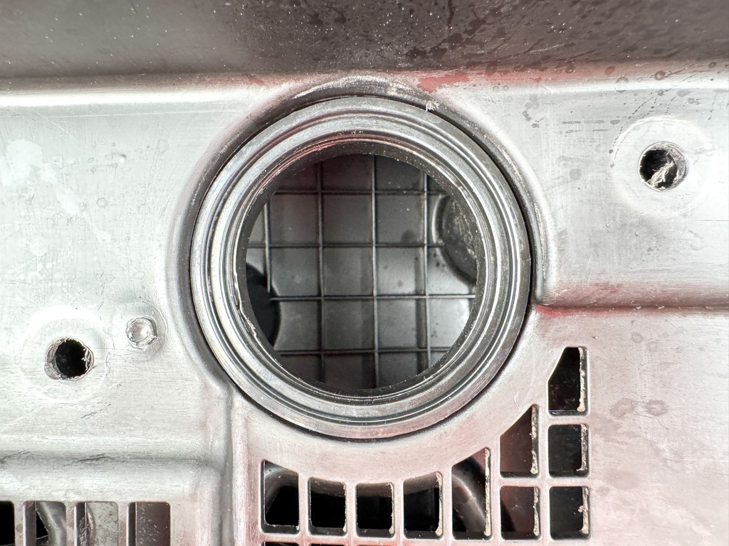 2015 Evinrude 225 HP 2 Stroke Outboard Intake Air Silencer Assembly 5007452 OEM