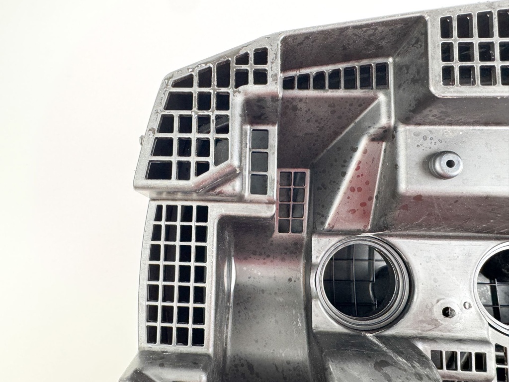 2015 Evinrude 225 HP 2 Stroke Outboard Intake Air Silencer Assembly 5007452 OEM