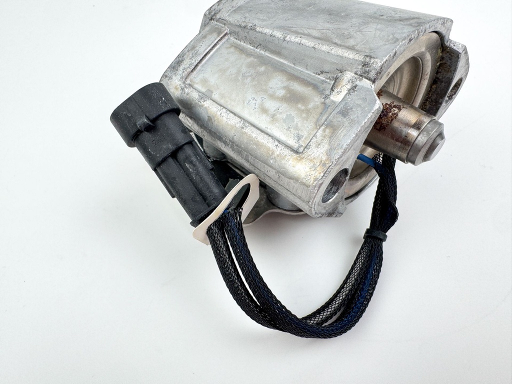 2015 Evinrude 225 HP 2 Stroke Outboard Port Side Fuel Injector 5007764 OEM