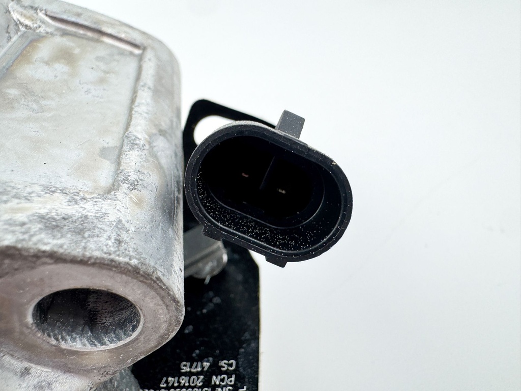 2015 Evinrude 225 HP 2 Stroke Outboard Port Side Fuel Injector 5007764 OEM