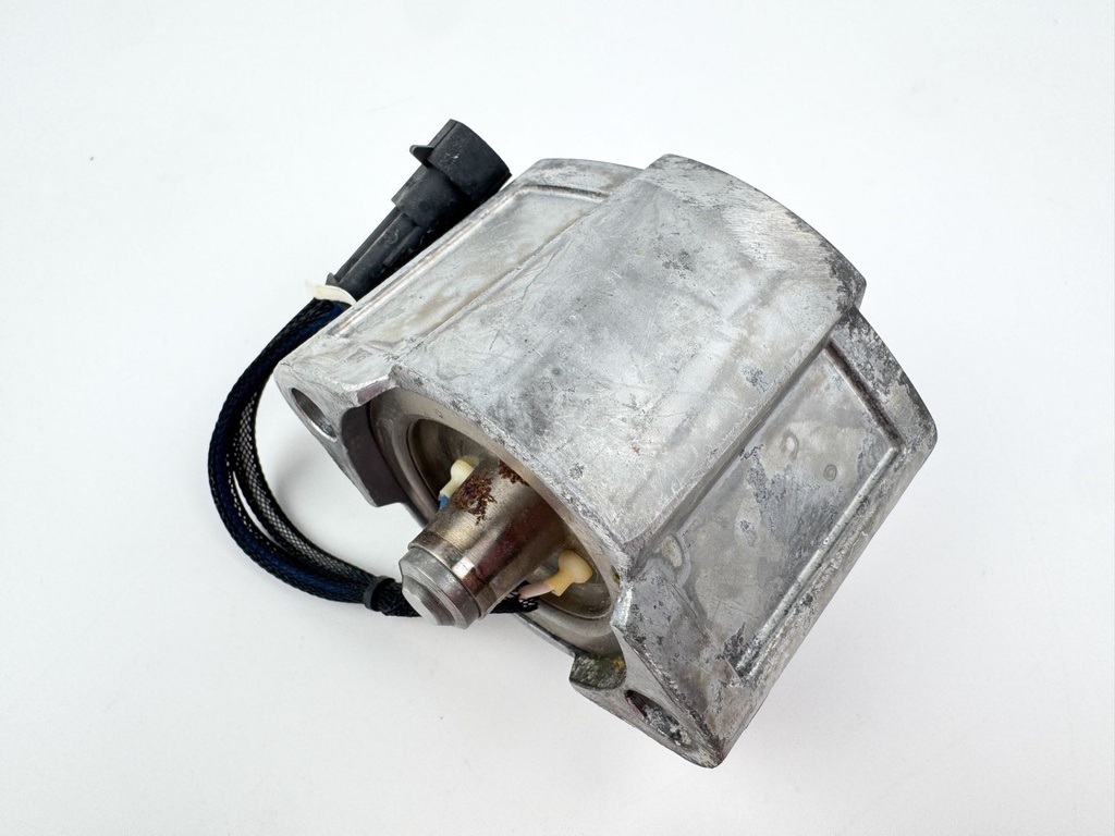 2015 Evinrude 225 HP 2 Stroke Outboard Port Side Fuel Injector 5007764 OEM