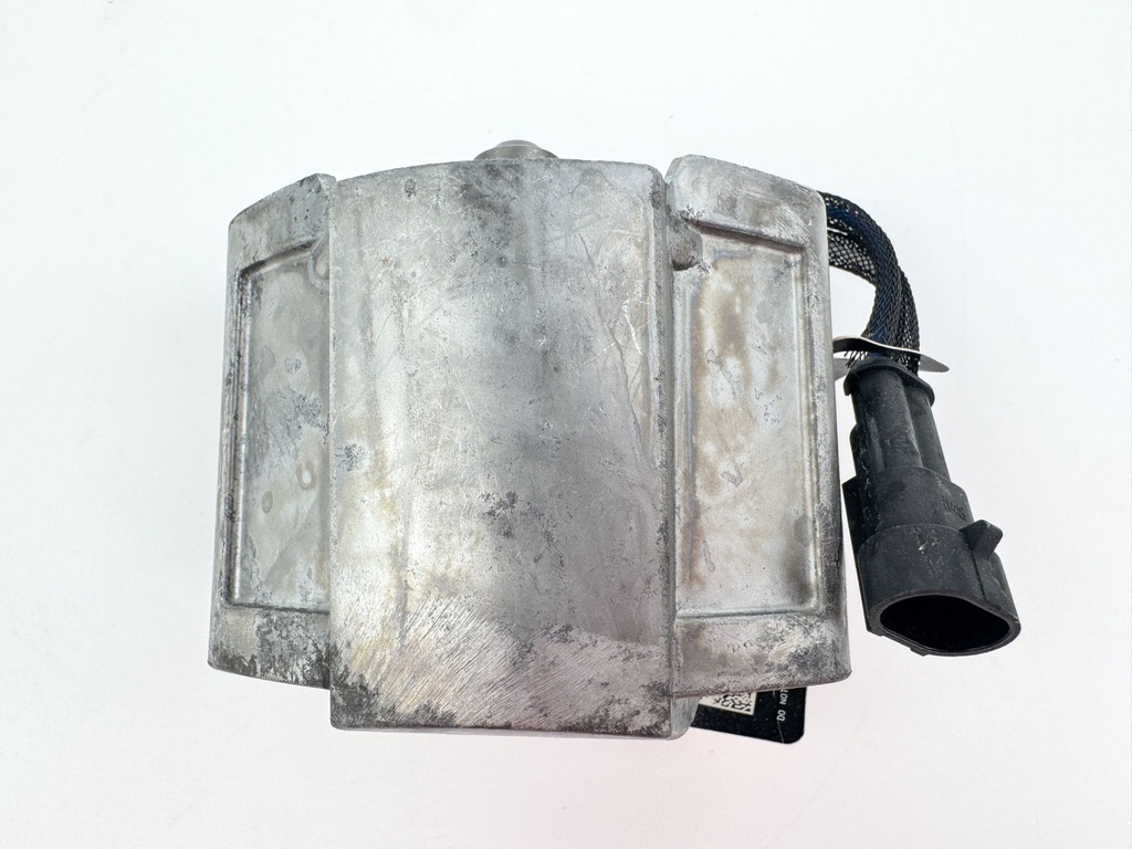 2015 Evinrude 225 HP 2 Stroke Outboard Port Side Fuel Injector 5007764 OEM