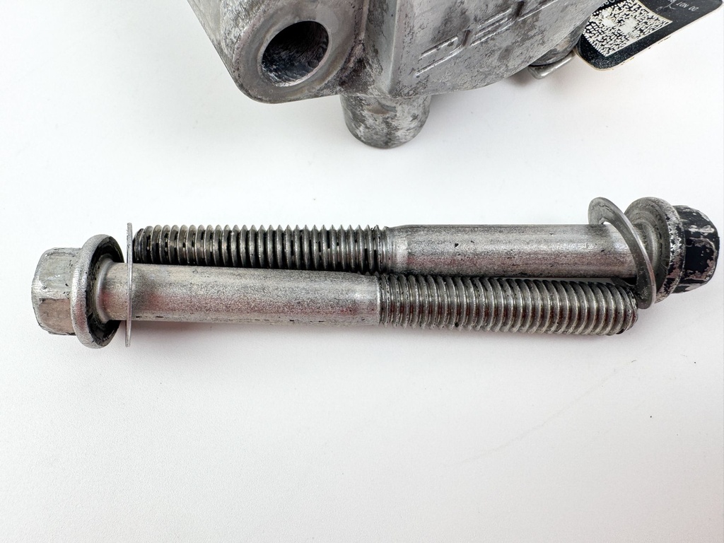 2015 Evinrude 225 HP 2 Stroke Outboard Port Side Fuel Injector 5007764 OEM