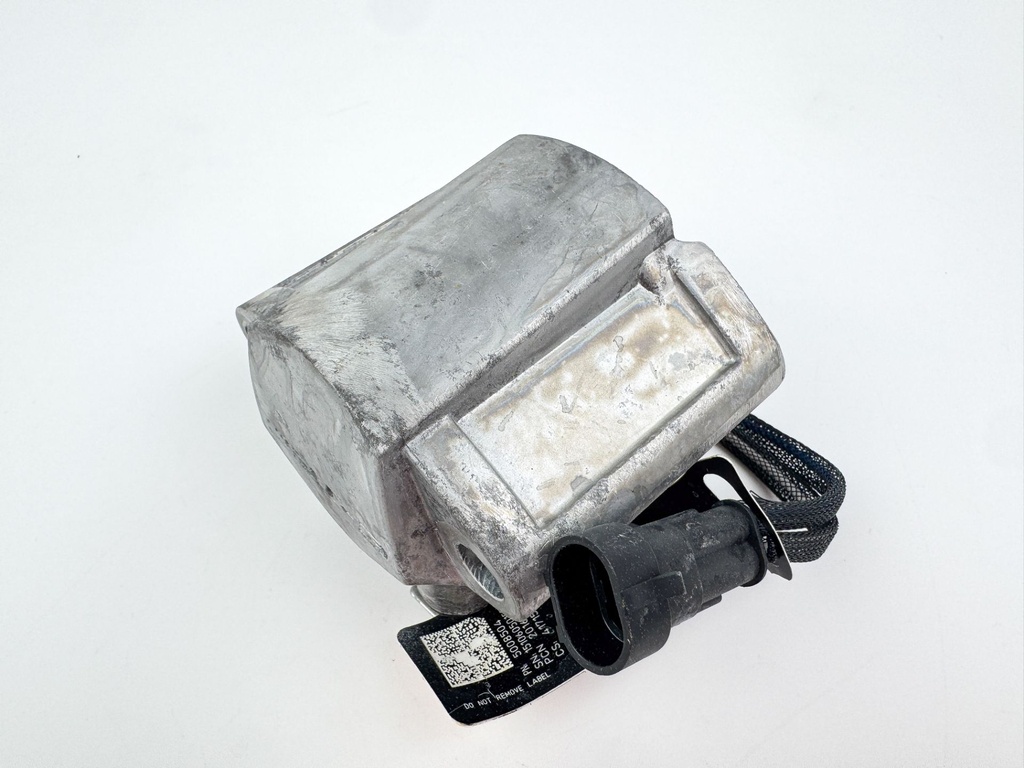 2015 Evinrude 225 HP 2 Stroke Outboard Port Side Fuel Injector 5007764 OEM