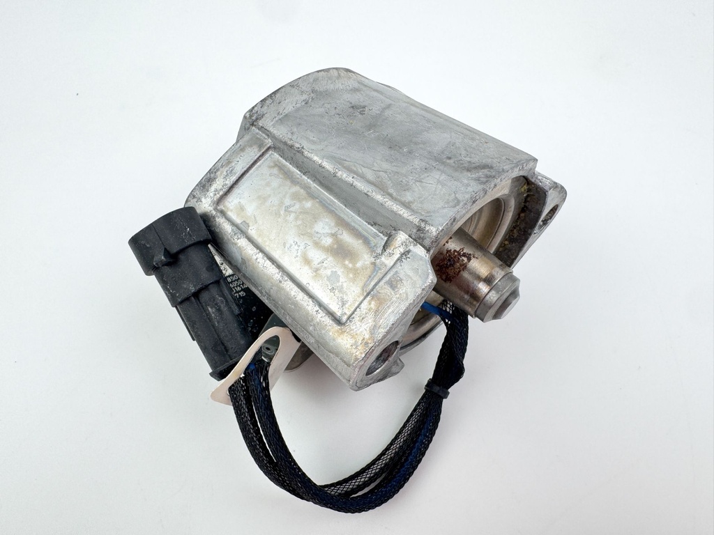 2015 Evinrude 225 HP 2 Stroke Outboard Port Side Fuel Injector 5007764 OEM