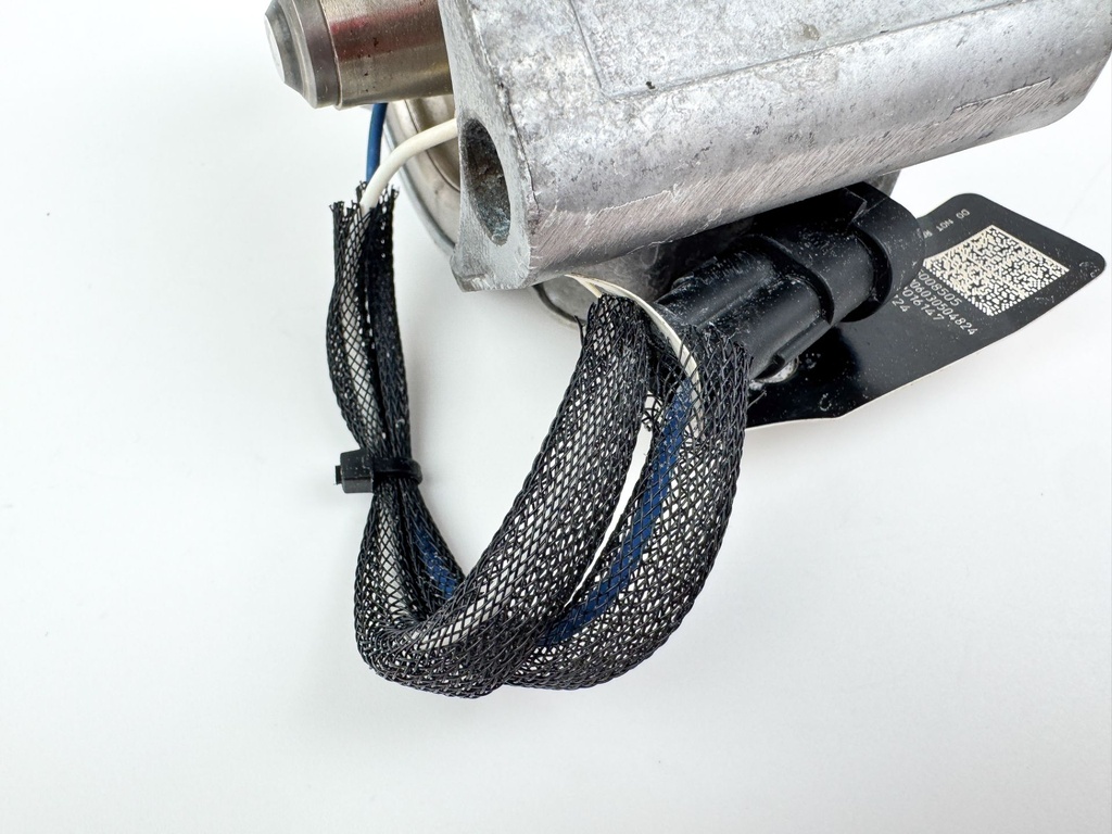 2015 Evinrude 225 HP 2 Stroke Outboard Starboard Side Fuel Injector 5007765 OEM