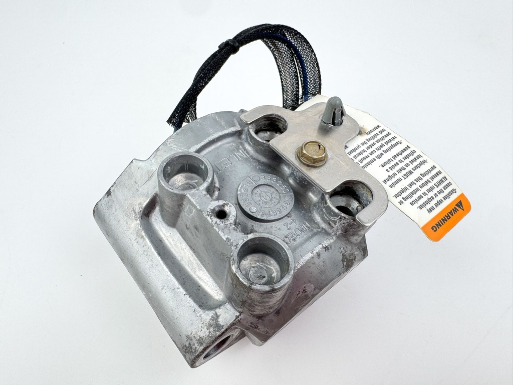 2015 Evinrude 225 HP 2 Stroke Outboard Starboard Side Fuel Injector 5007765 OEM