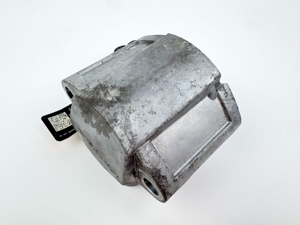 2015 Evinrude 225 HP 2 Stroke Outboard Starboard Side Fuel Injector 5007765 OEM