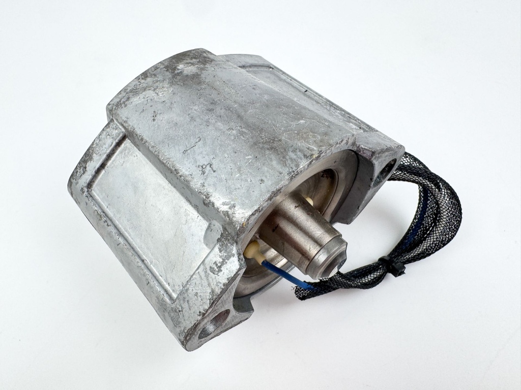 2015 Evinrude 225 HP 2 Stroke Outboard Starboard Side Fuel Injector 5007765 OEM