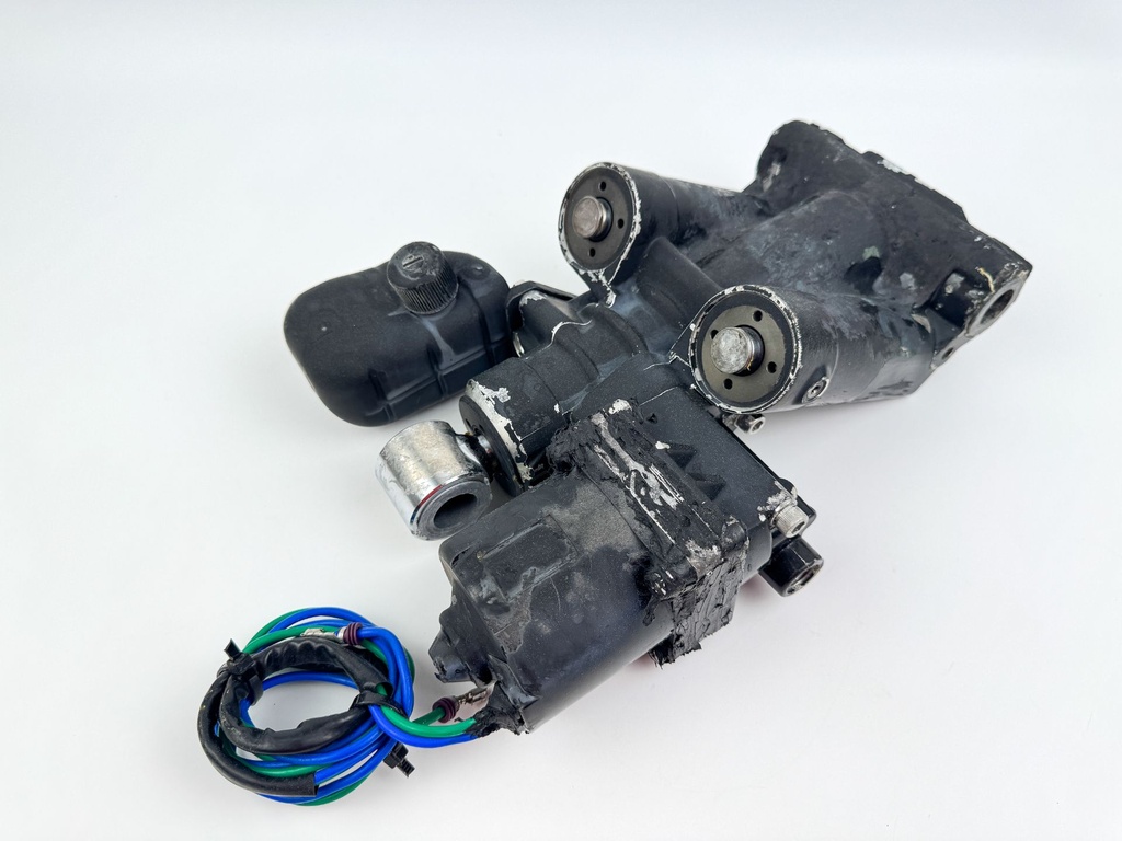 2015 Evinrude 225 HP 2 Stroke Outboard Power Trim Tilt Unit 5007662 OEM