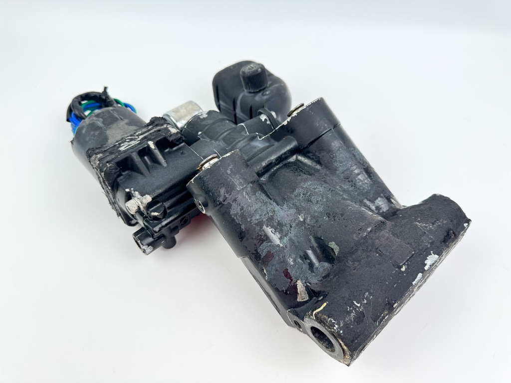 2015 Evinrude 225 HP 2 Stroke Outboard Power Trim Tilt Unit 5007662 OEM