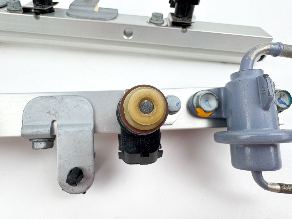 2007 Honda 200 HP 4 Stroke Outboard Fuel Injector Set W/ Rail 16450-ZY6-003 OEM