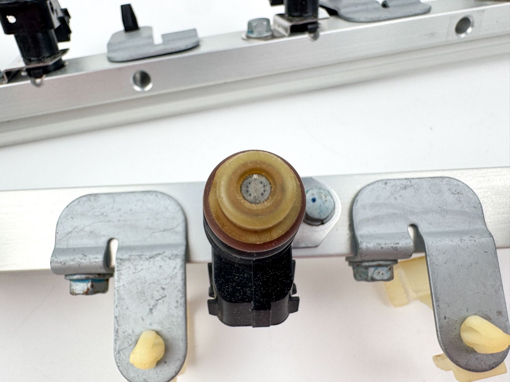 2007 Honda 200 HP 4 Stroke Outboard Fuel Injector Set W/ Rail 16450-ZY6-003 OEM