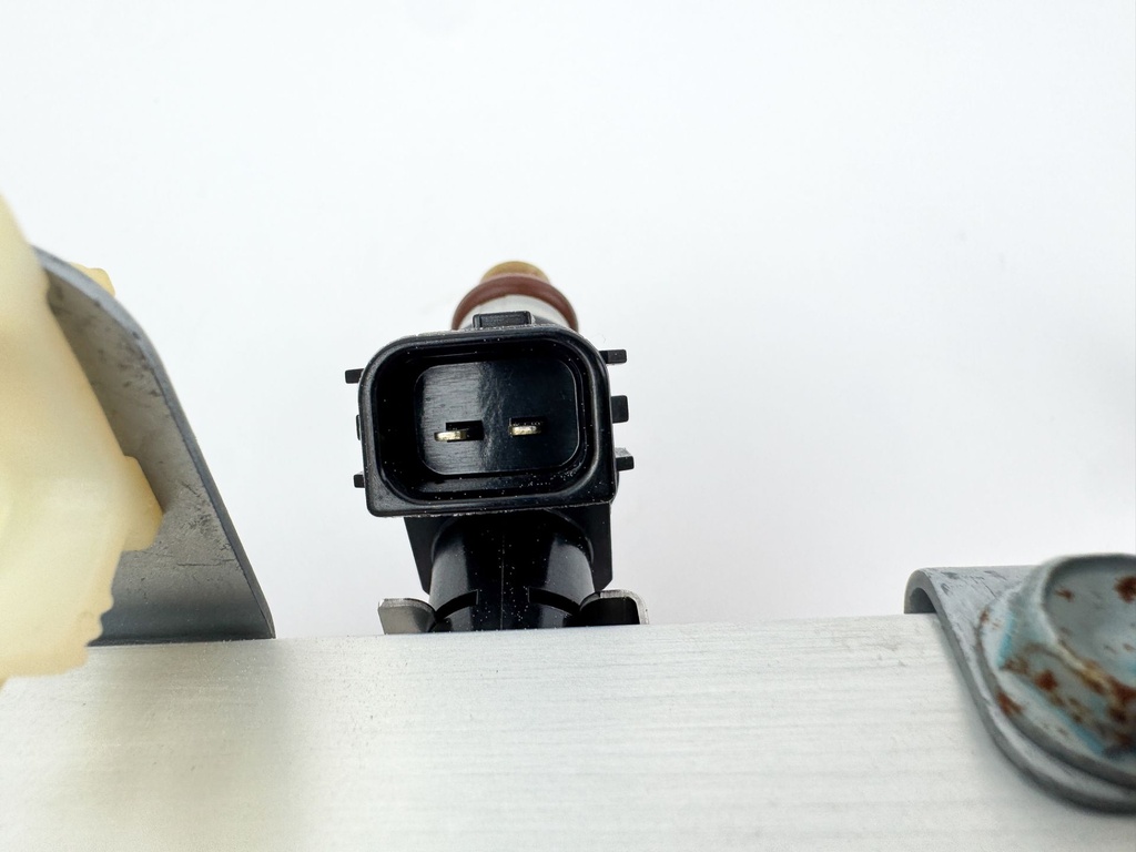 2007 Honda 200 HP 4 Stroke Outboard Fuel Injector Set W/ Rail 16450-ZY6-003 OEM