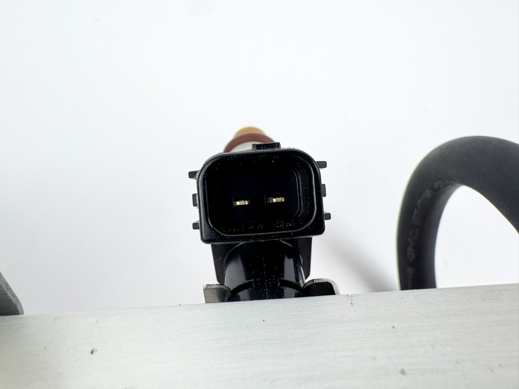 2007 Honda 200 HP 4 Stroke Outboard Fuel Injector Set W/ Rail 16450-ZY6-003 OEM