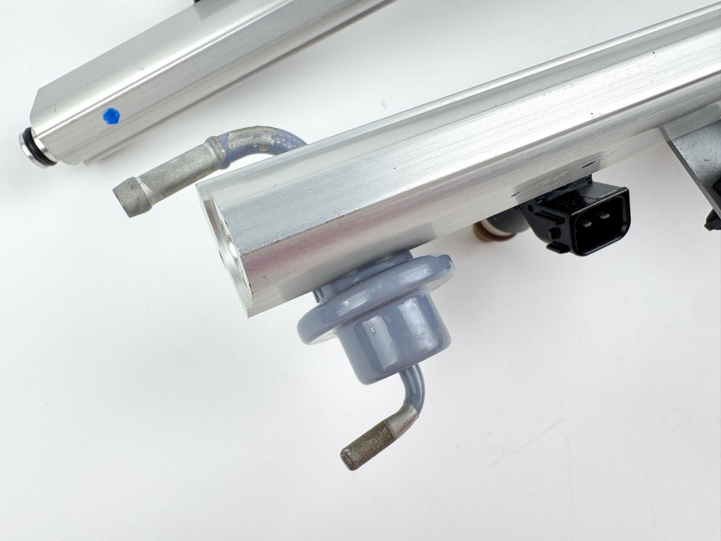 2007 Honda 200 HP 4 Stroke Outboard Fuel Injector Set W/ Rail 16450-ZY6-003 OEM