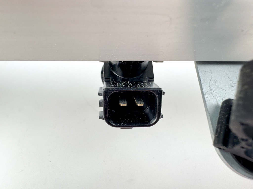 2007 Honda 200 HP 4 Stroke Outboard Fuel Injector Set W/ Rail 16450-ZY6-003 OEM