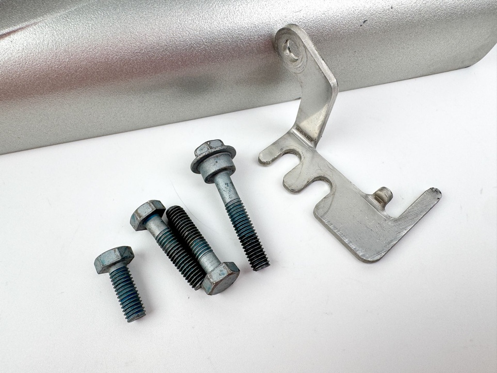 2007 Honda 200 HP 4 Stroke Outboard Cable Cover Plate 40151-ZY3-000ZA OEM