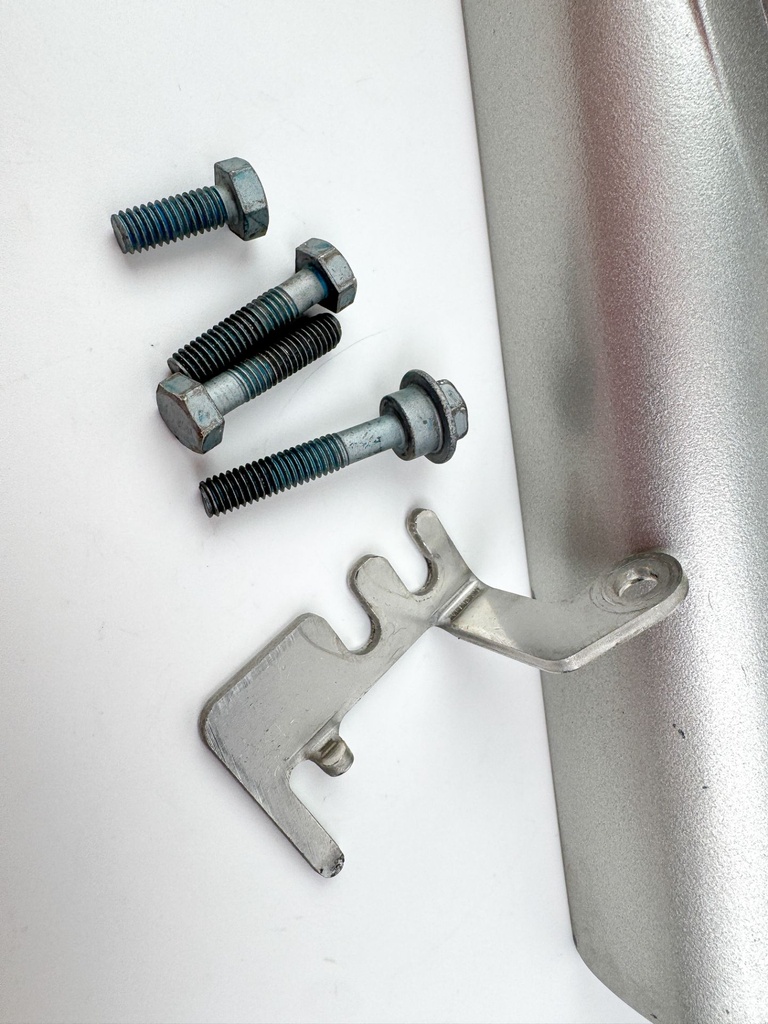 2007 Honda 200 HP 4 Stroke Outboard Cable Cover Plate 40151-ZY3-000ZA OEM