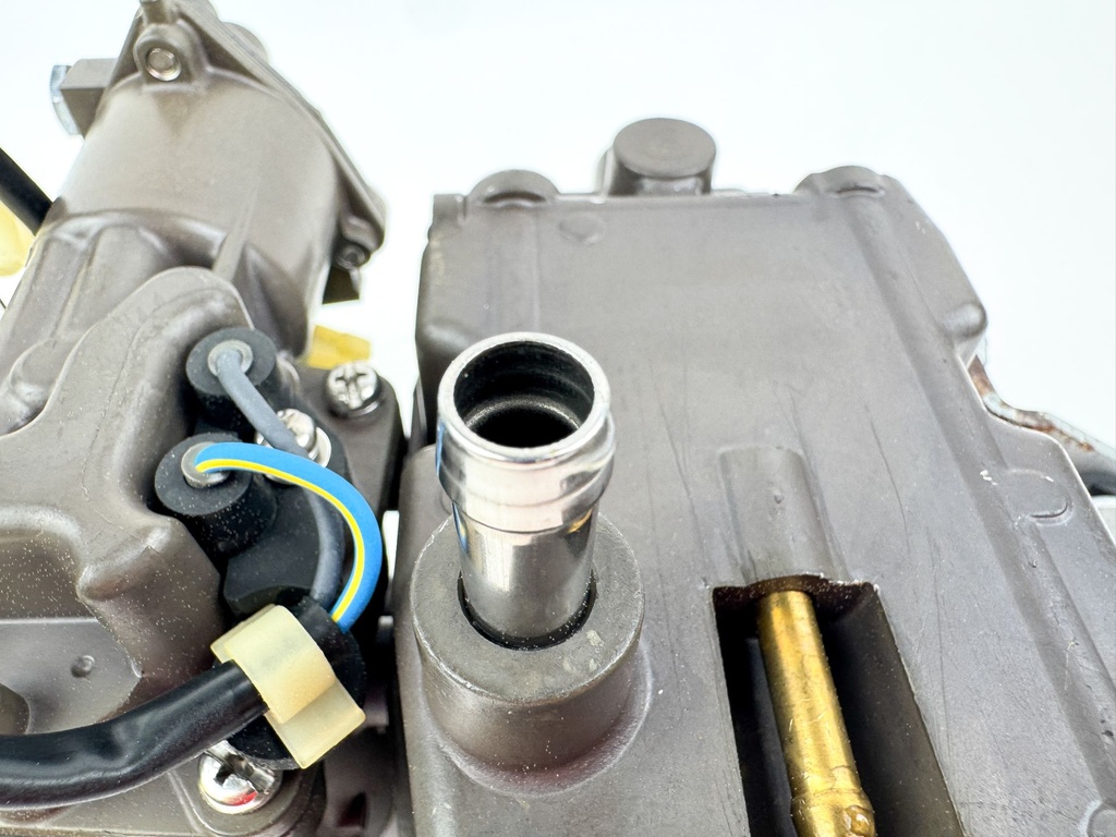 2007 Honda 200 HP 4 Stroke Outboard Vapor Separator Tank VST 16730-ZY3-A04 OEM