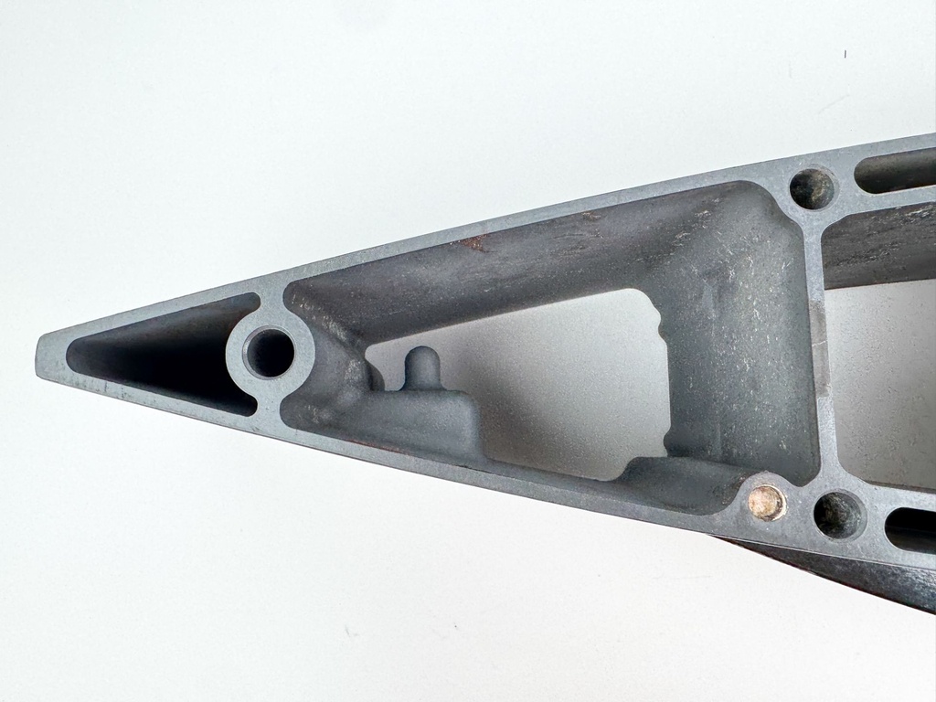 2007 Suzuki 250 HP 4 Stroke Outboard Midsection Extension / Spacer 52131-93J00-0EP OEM