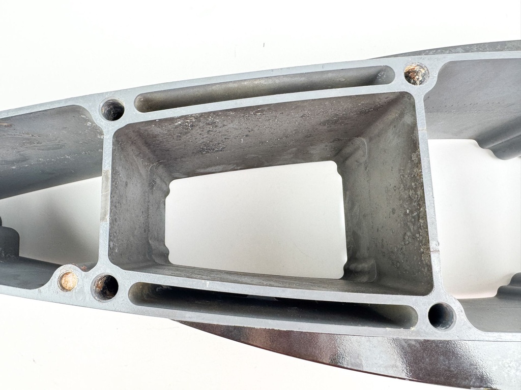 2007 Suzuki 250 HP 4 Stroke Outboard Midsection Extension / Spacer 52131-93J00-0EP OEM