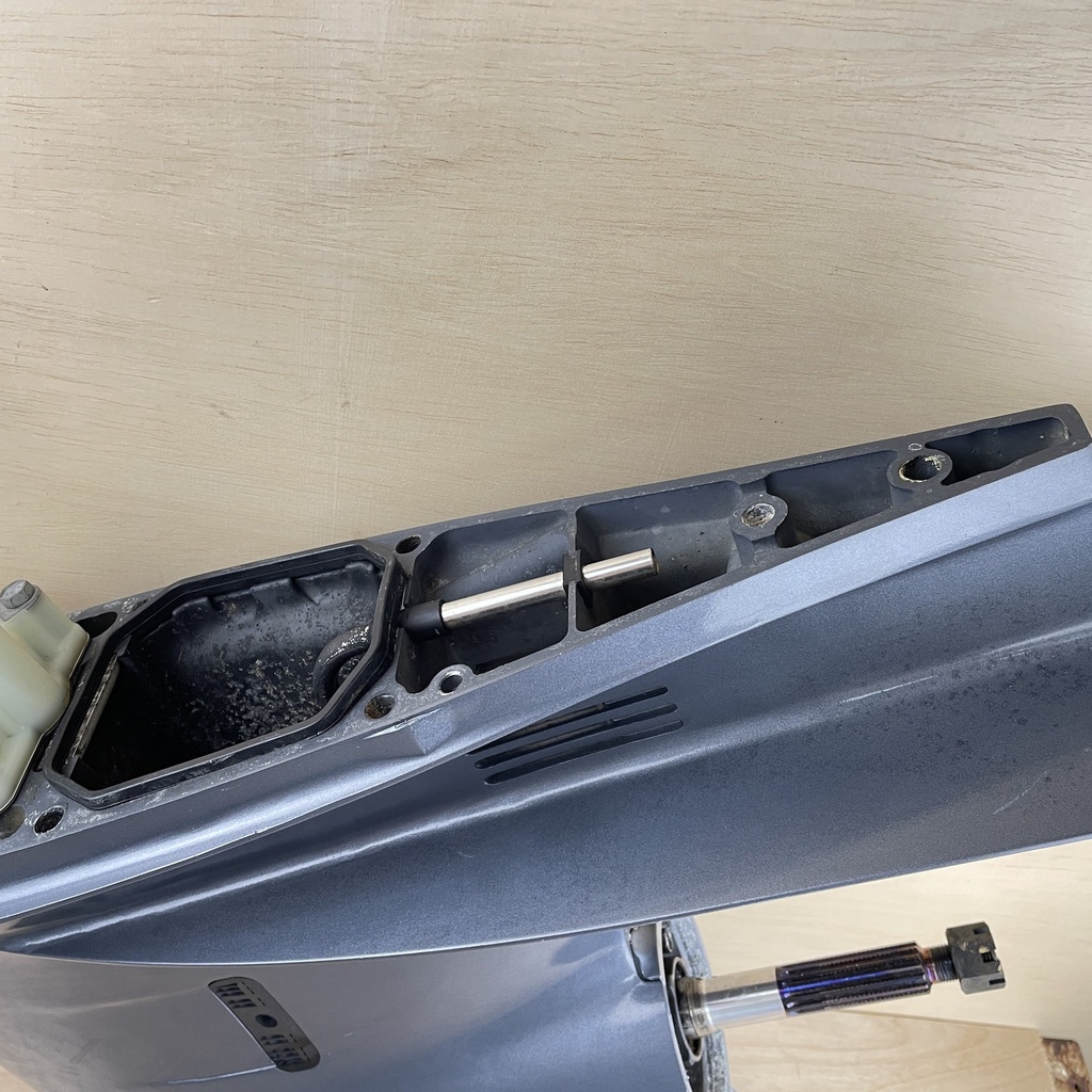 2015 Yamaha 250HP 4 Stroke 25" Lower Unit Gearcase RH 6P2-45300-41-8D