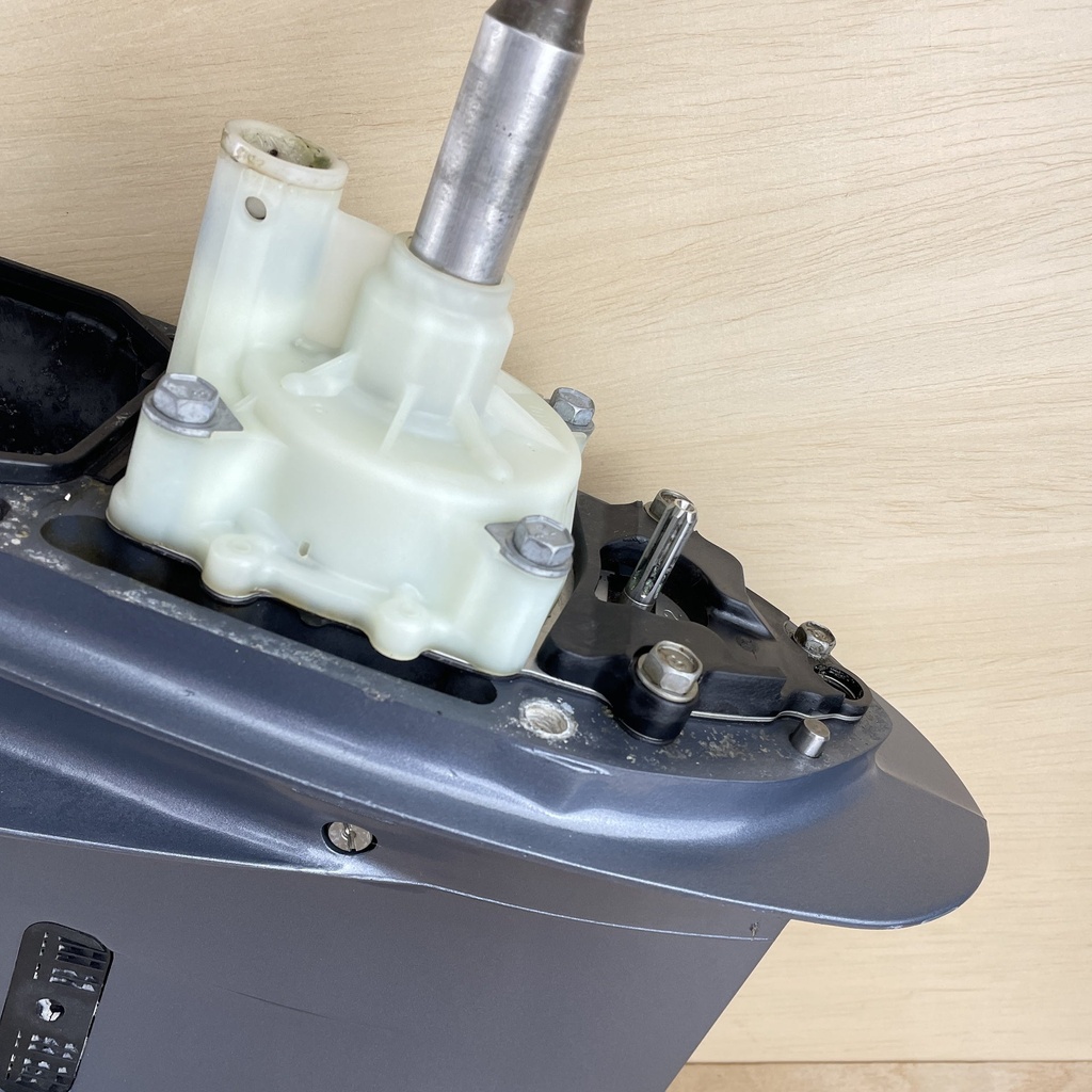 2015 Yamaha 250HP 4 Stroke 25" Lower Unit Gearcase RH 6P2-45300-41-8D