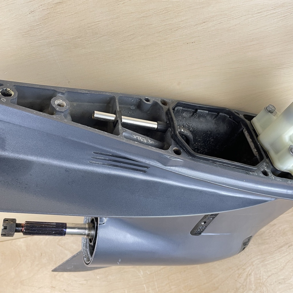 2015 Yamaha 250HP 4 Stroke 25" Lower Unit Gearcase RH 6P2-45300-41-8D