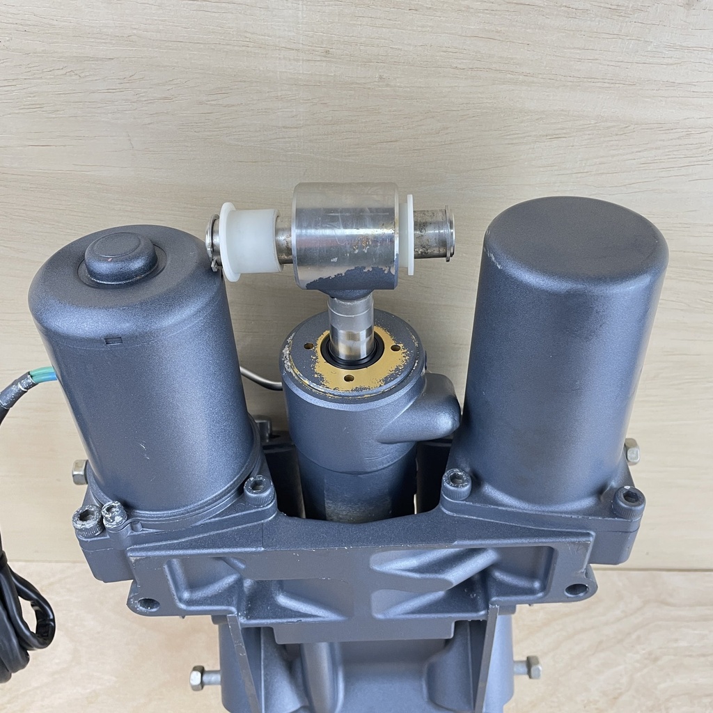 2015 Yamaha 250HP 4 Stroke Outboard Power Trim & Tilt Assembly 69J-43800-07-8D