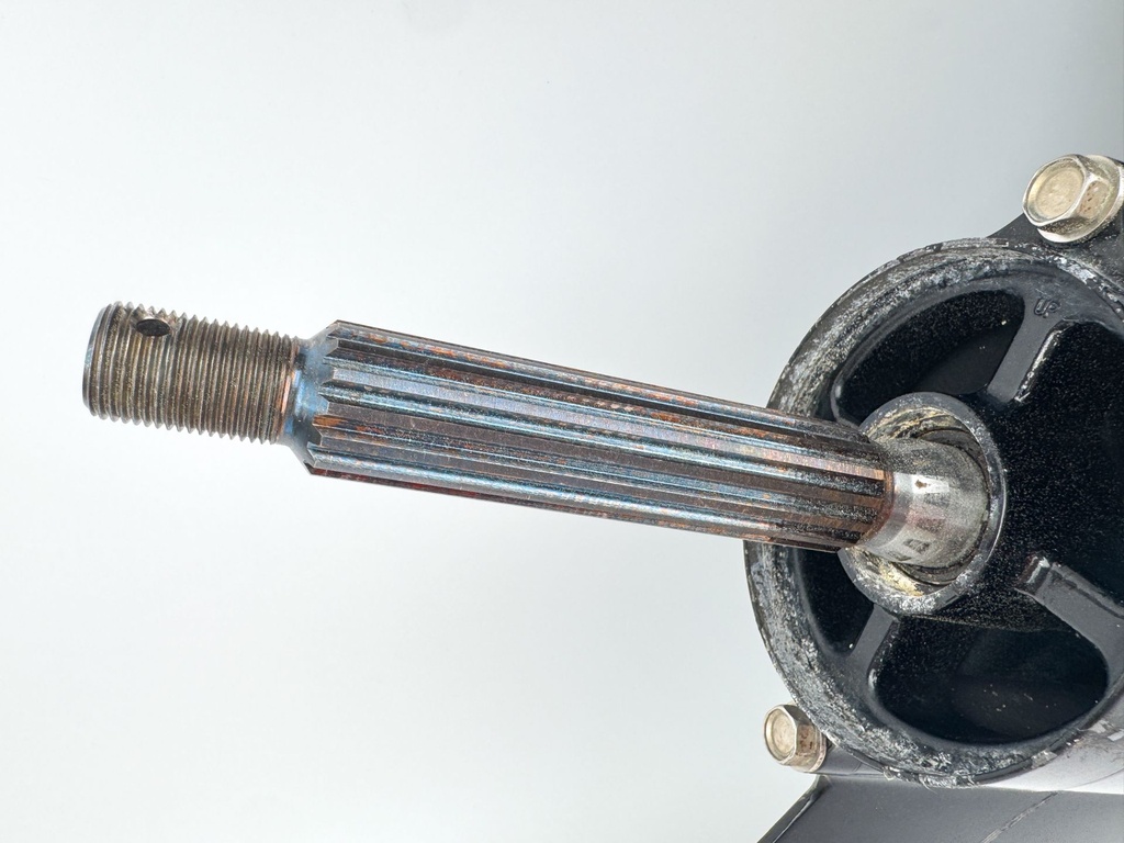 2009+ Suzuki 90HP 4 Stroke Outboard 20" Lower Unit Gear Case 55020-87LV0-YAY OEM