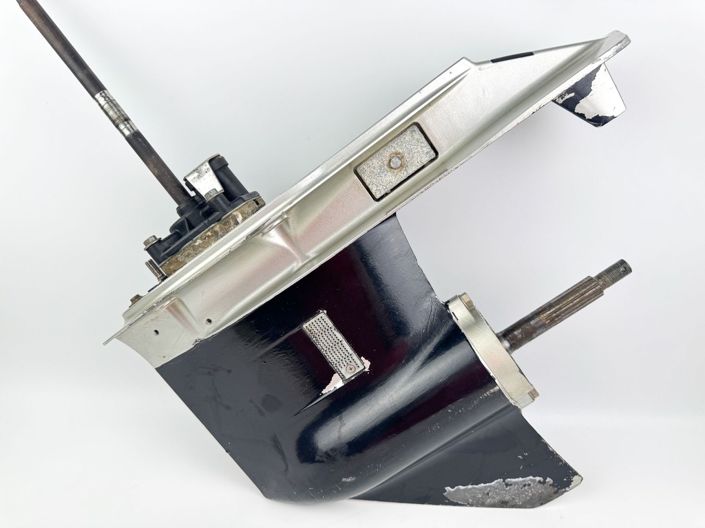 2010 Honda 60 HP 4 Stroke Outboard 25" Lower Unit Gear Case 41100-ZZ3-E12ZC OEM