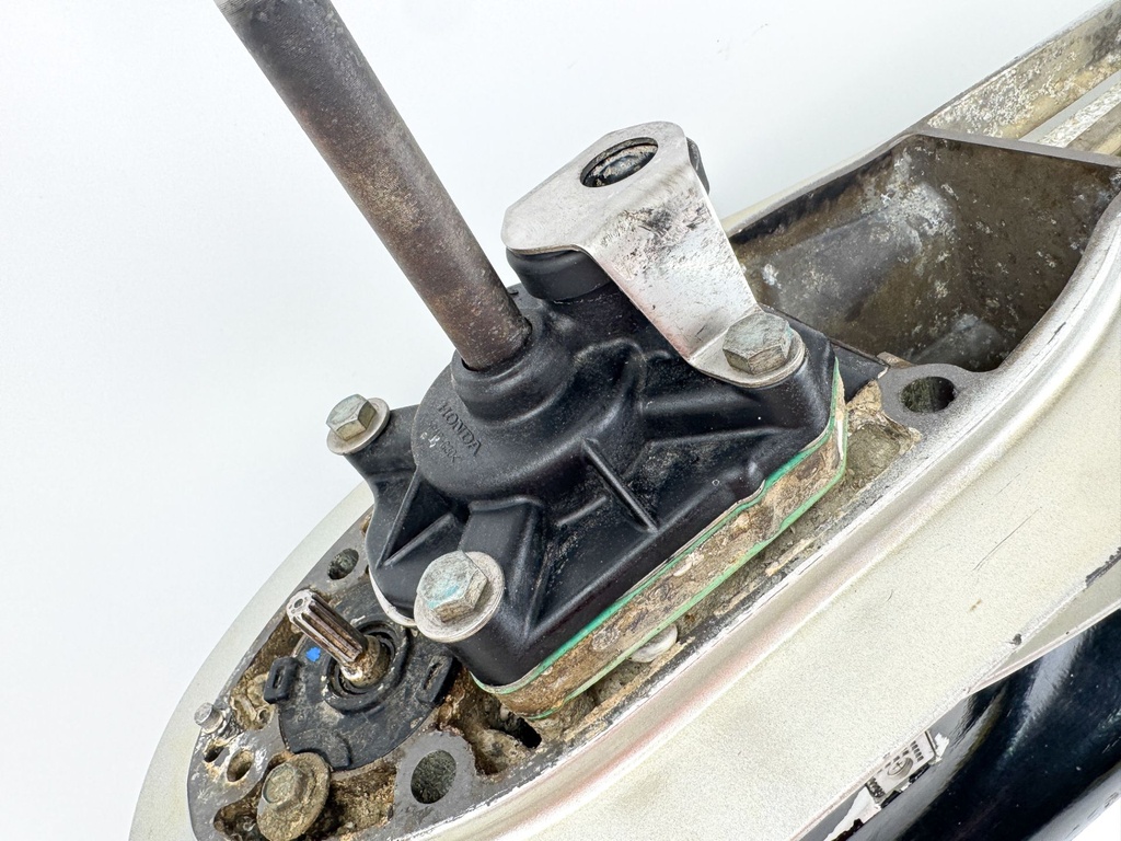 2010 Honda 60 HP 4 Stroke Outboard 25" Lower Unit Gear Case 41100-ZZ3-E12ZC OEM