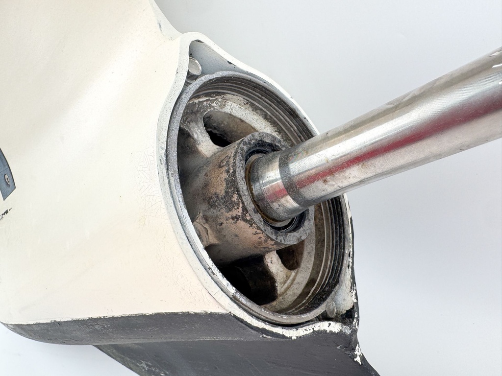 2015 Evinrude 225 HP 2 Stroke Outboard 25" XL M2 Lower Unit Gear Case 5009259