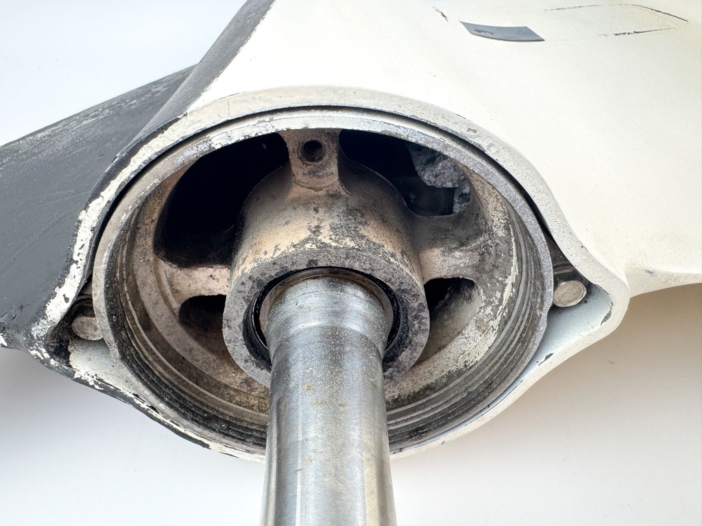 2015 Evinrude 225 HP 2 Stroke Outboard 25" XL M2 Lower Unit Gear Case 5009259