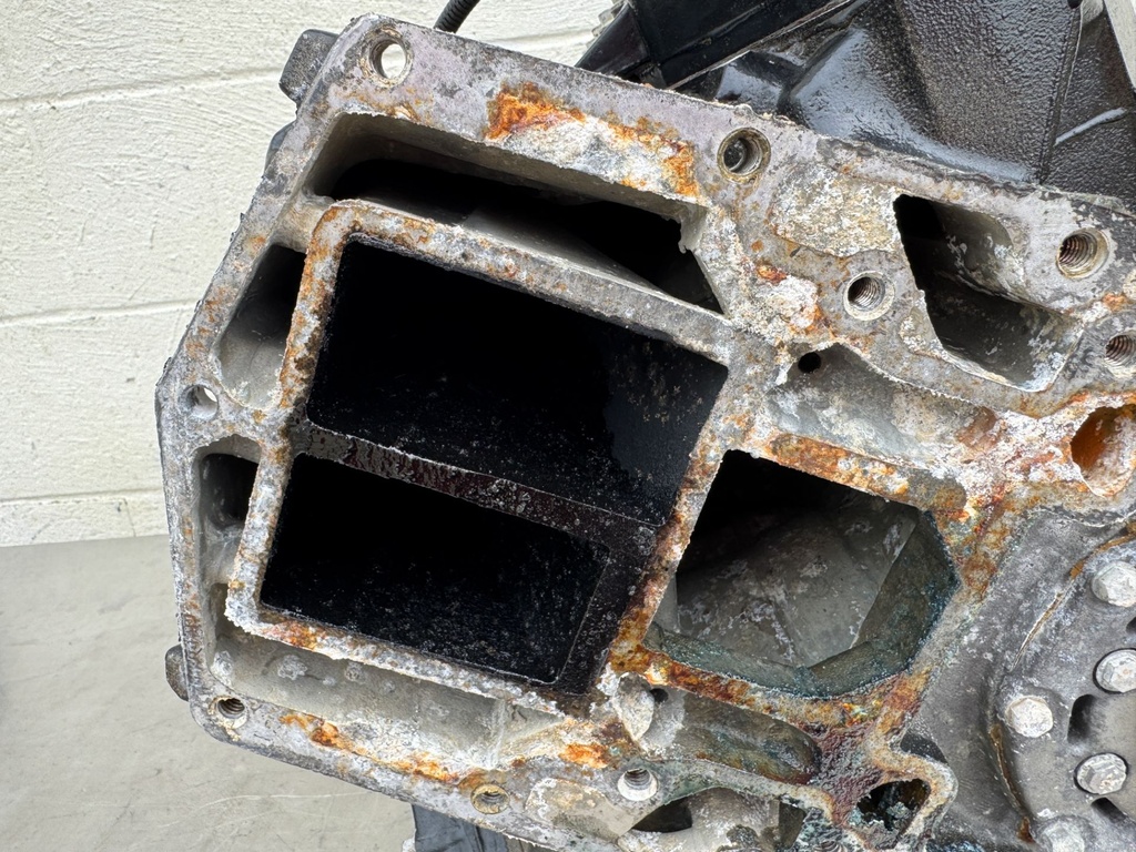 2015 Evinrude 225 HP 2 Stroke Outboard Powerhead 5007977 OEM