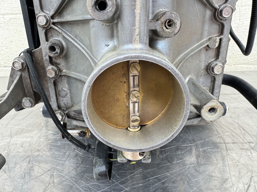 2015 Evinrude 225 HP 2 Stroke Outboard Powerhead 5007977 OEM