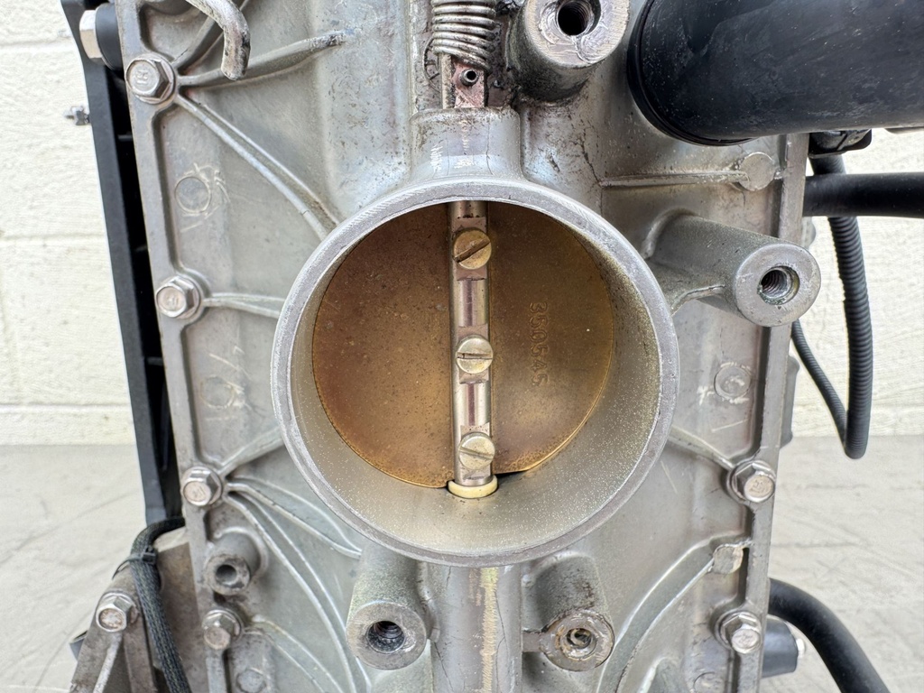 2015 Evinrude 225 HP 2 Stroke Outboard Powerhead 5007977 OEM