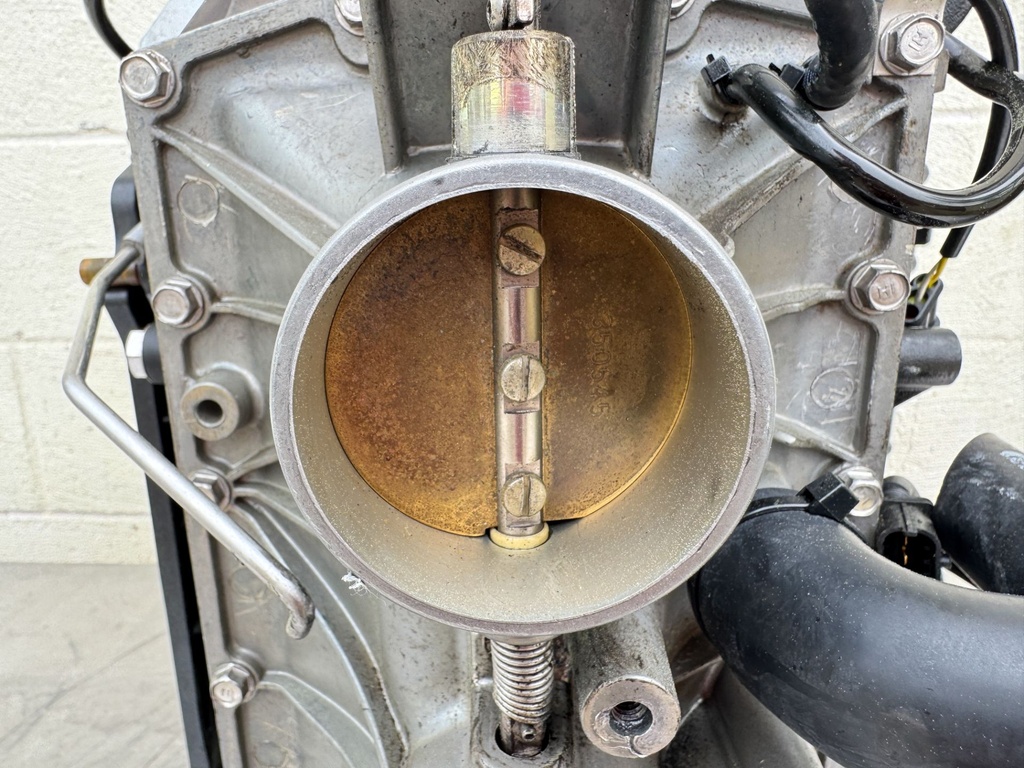 2015 Evinrude 225 HP 2 Stroke Outboard Powerhead 5007977 OEM