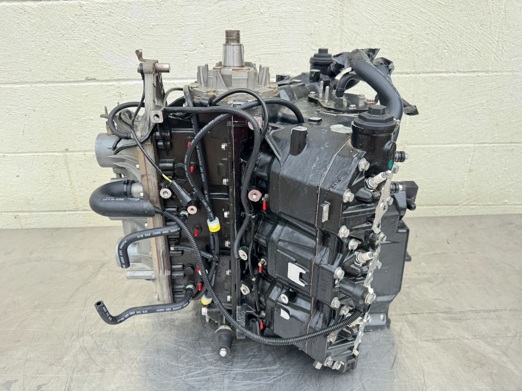 2015 Evinrude 225 HP 2 Stroke Outboard Powerhead 5007977 OEM