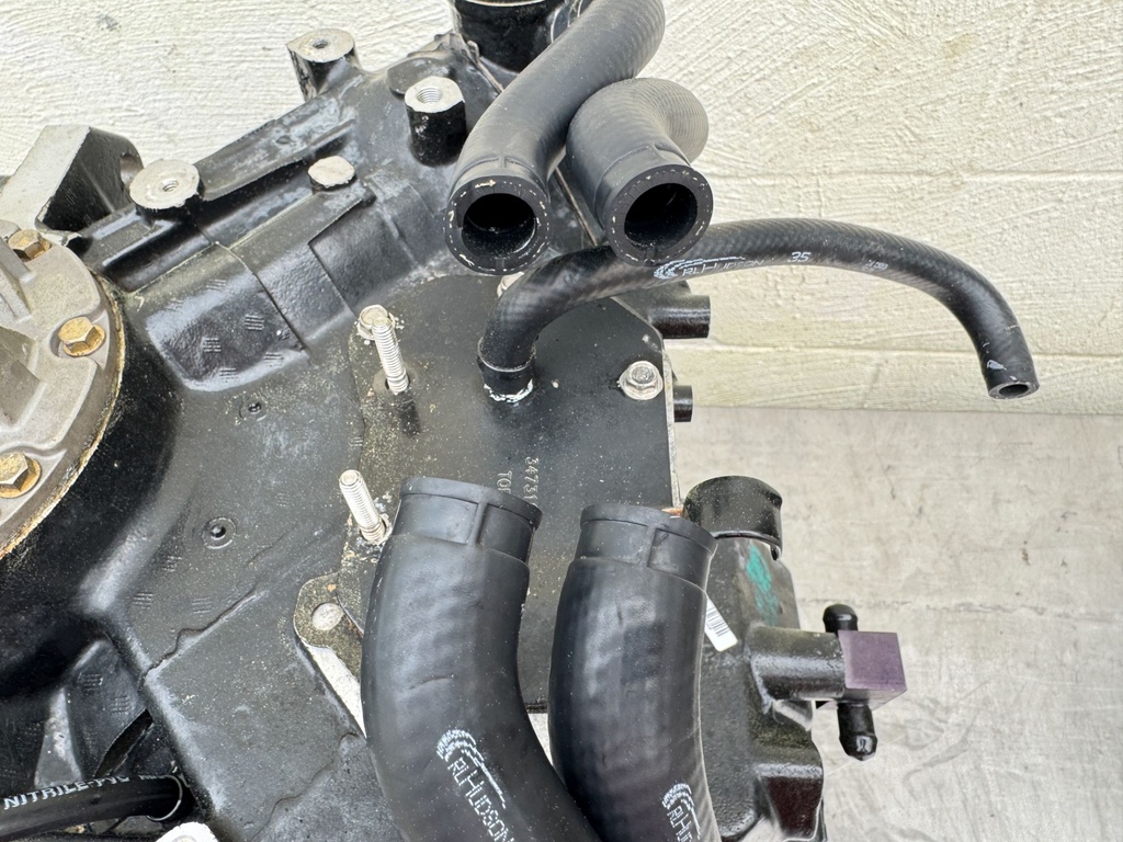 2015 Evinrude 225 HP 2 Stroke Outboard Powerhead 5007977 OEM