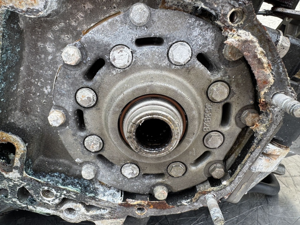 2015 Evinrude 225 HP 2 Stroke Outboard Powerhead 5007977 OEM