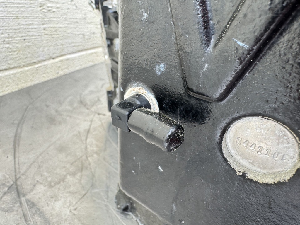 2015 Evinrude 225 HP 2 Stroke Outboard Powerhead 5007977 OEM