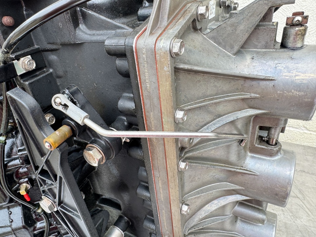 2015 Evinrude 225 HP 2 Stroke Outboard Powerhead 5007977 OEM