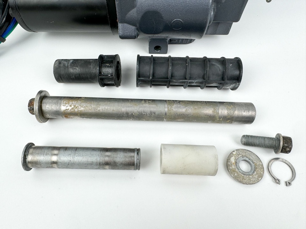 2011 Yamaha 70 HP 4 Stroke Outboard Power Trim Tilt Unit 6CJ-43800-00-8D OEM