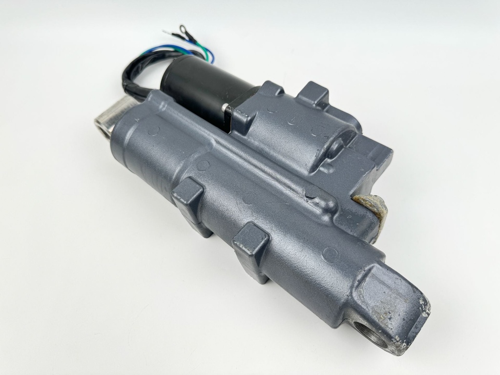 2011 Yamaha 70 HP 4 Stroke Outboard Power Trim Tilt Unit 6CJ-43800-00-8D OEM