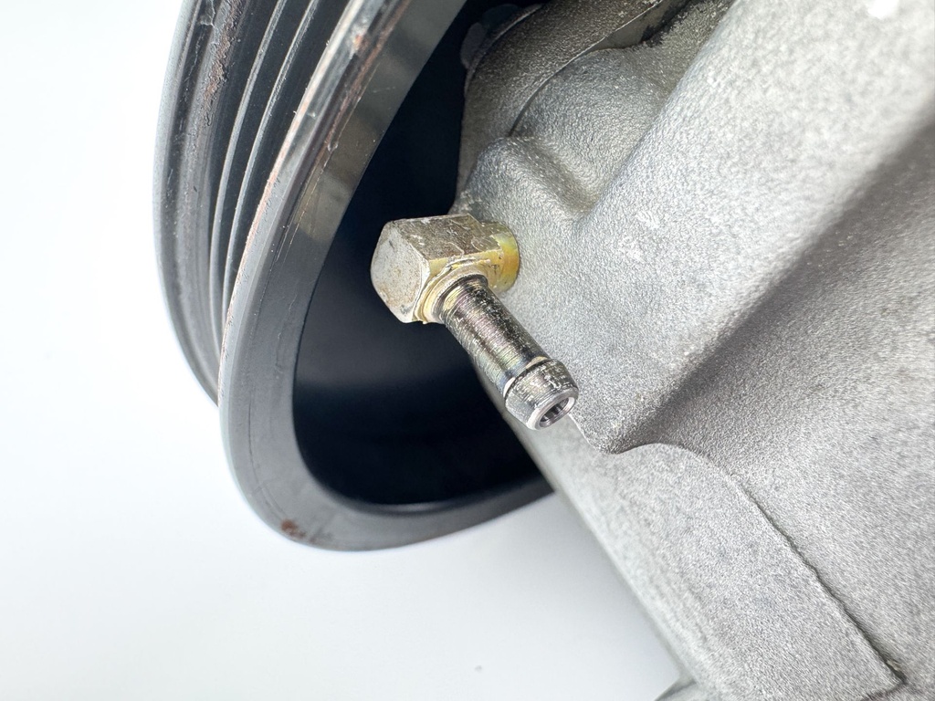 2003 Mercury 135 HP 2 Stroke Outboard Air Compressor Assembly 831998A21 OEM