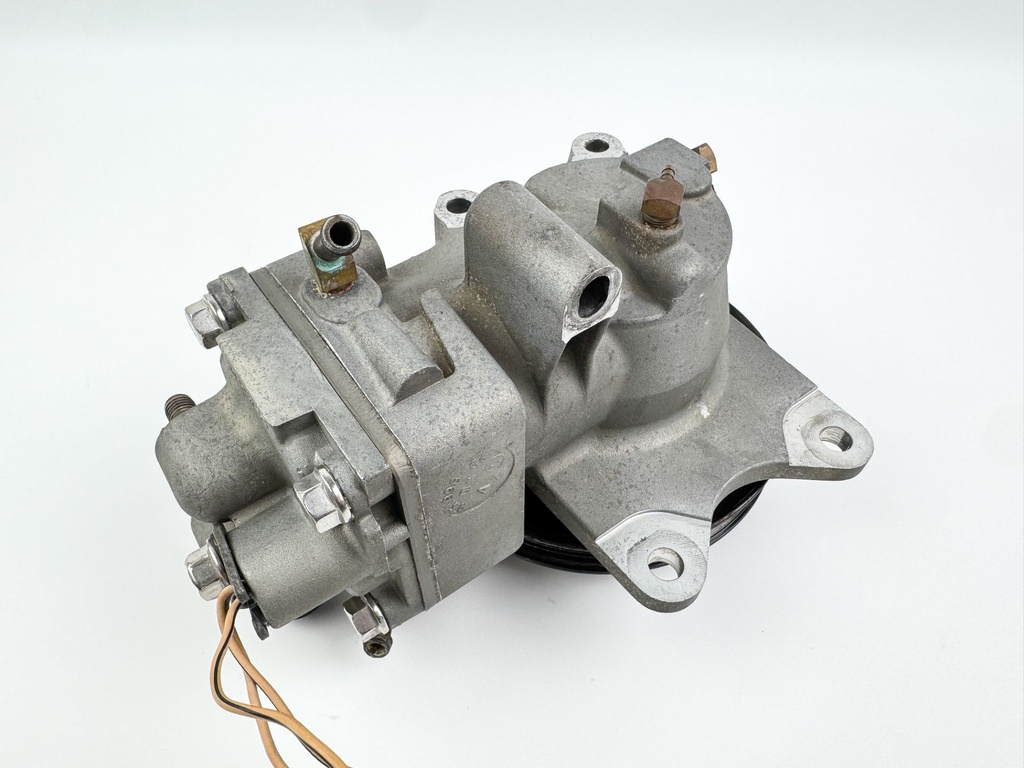 2003 Mercury 135 HP 2 Stroke Outboard Air Compressor Assembly 831998A21 OEM