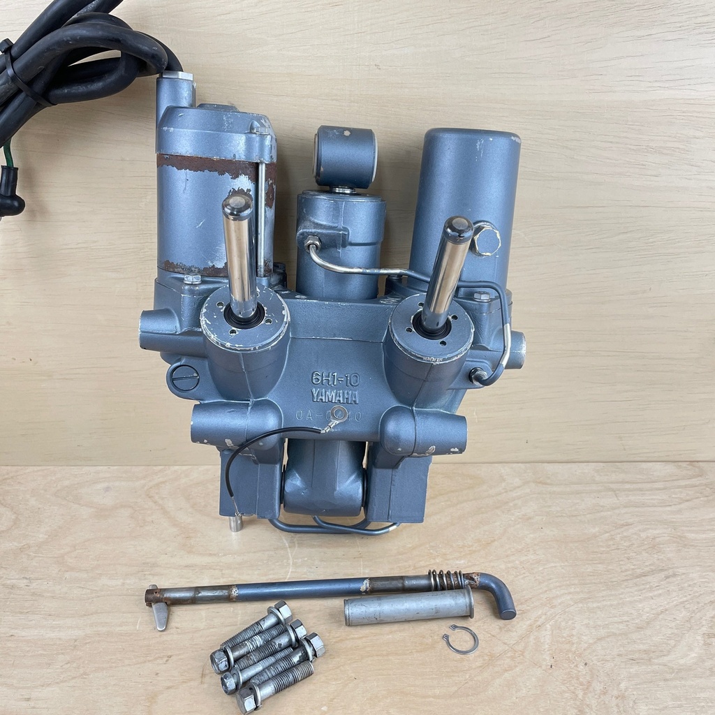 1990 Yamaha 70HP 2 Stroke Outboard Power Trim & Tilt Unit 6H1-43800-19-EK